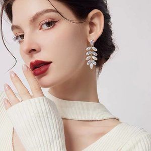 Super flash leaf pearl necklace